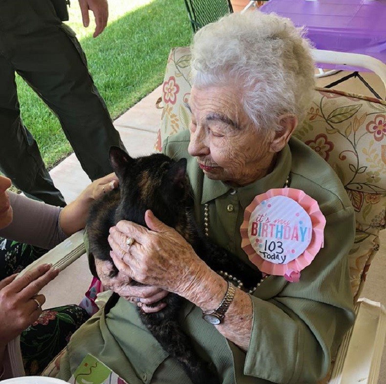 Donna 103 anni regalo