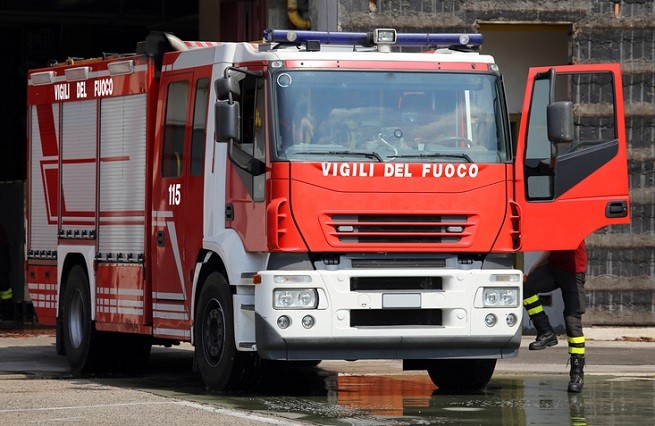 Pompieri italiani al lavoro